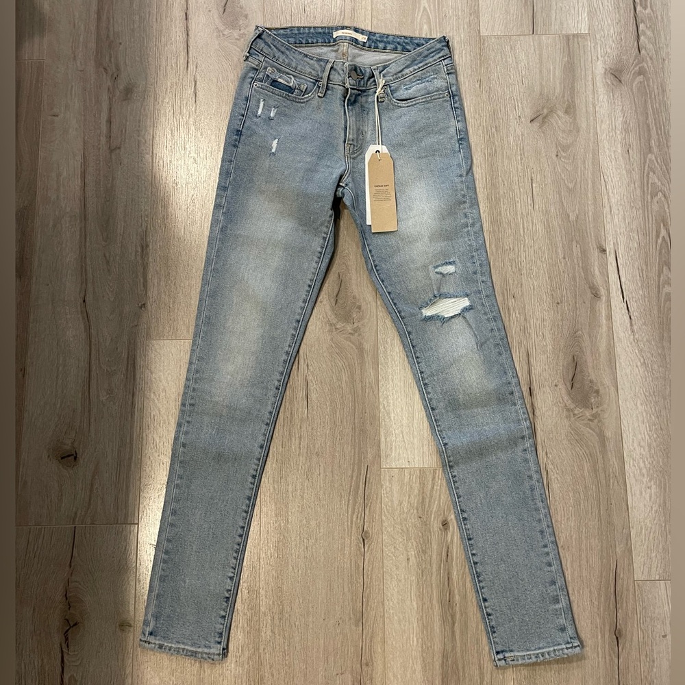 NWT Levi’s 711 Skinny Vintage Soft